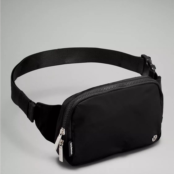 NWT LuluLemon Everywhere Belt Bag 2L BLK - Picture 3 of 13